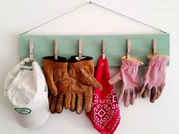 DIY HAT AND GLOVES HANGER: A SIMPLE AND PRACTICAL SOLUTION