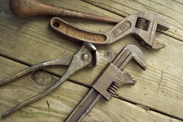 Exploring Vintage Tools: Uncovering Hidden Gems from the Past